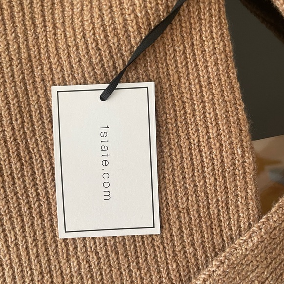 Aritzia sweater - Picture 2 of 9